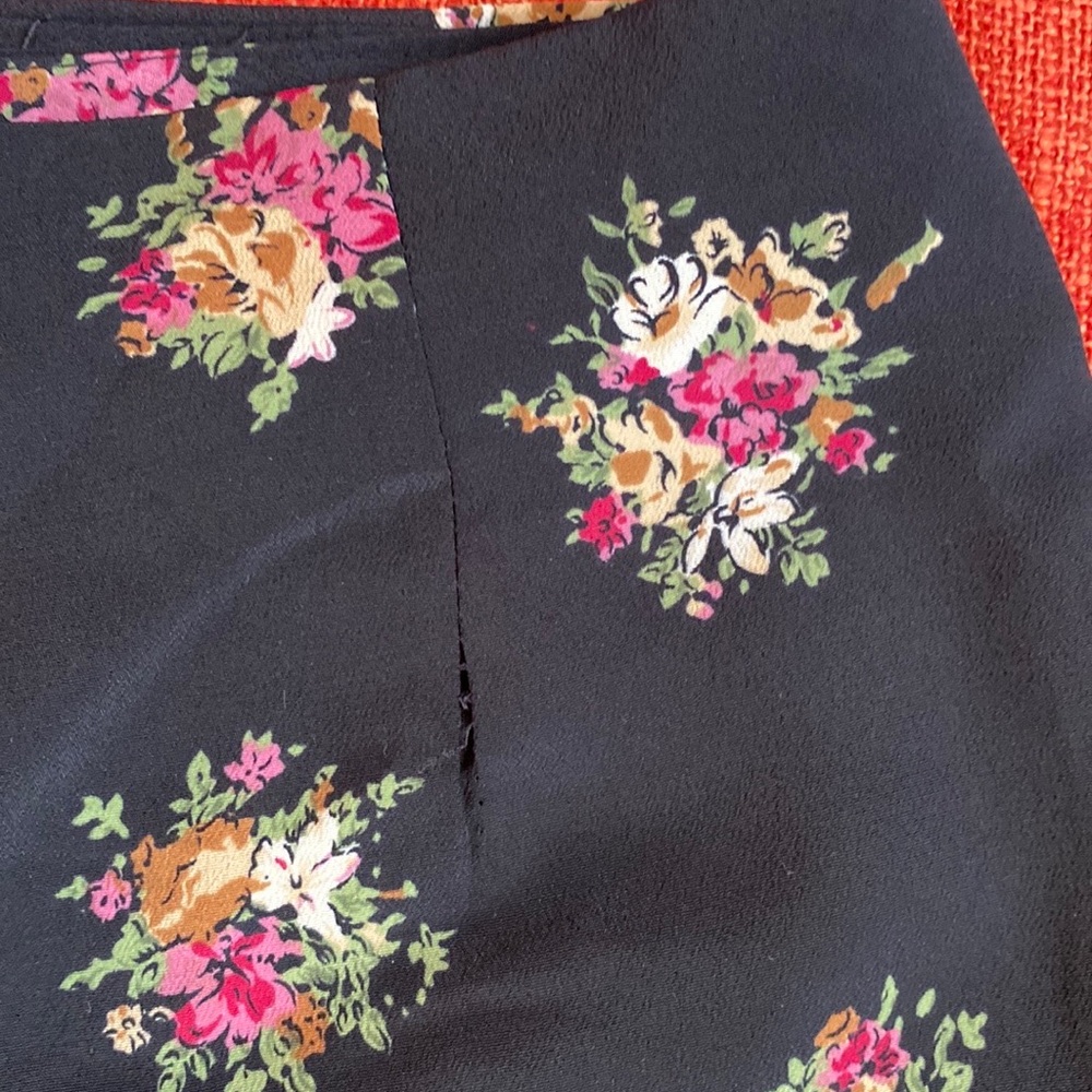 VTG 90’s Necessary Objects Dark Floral Skort Shorts Skirt - Picture 10 of 10